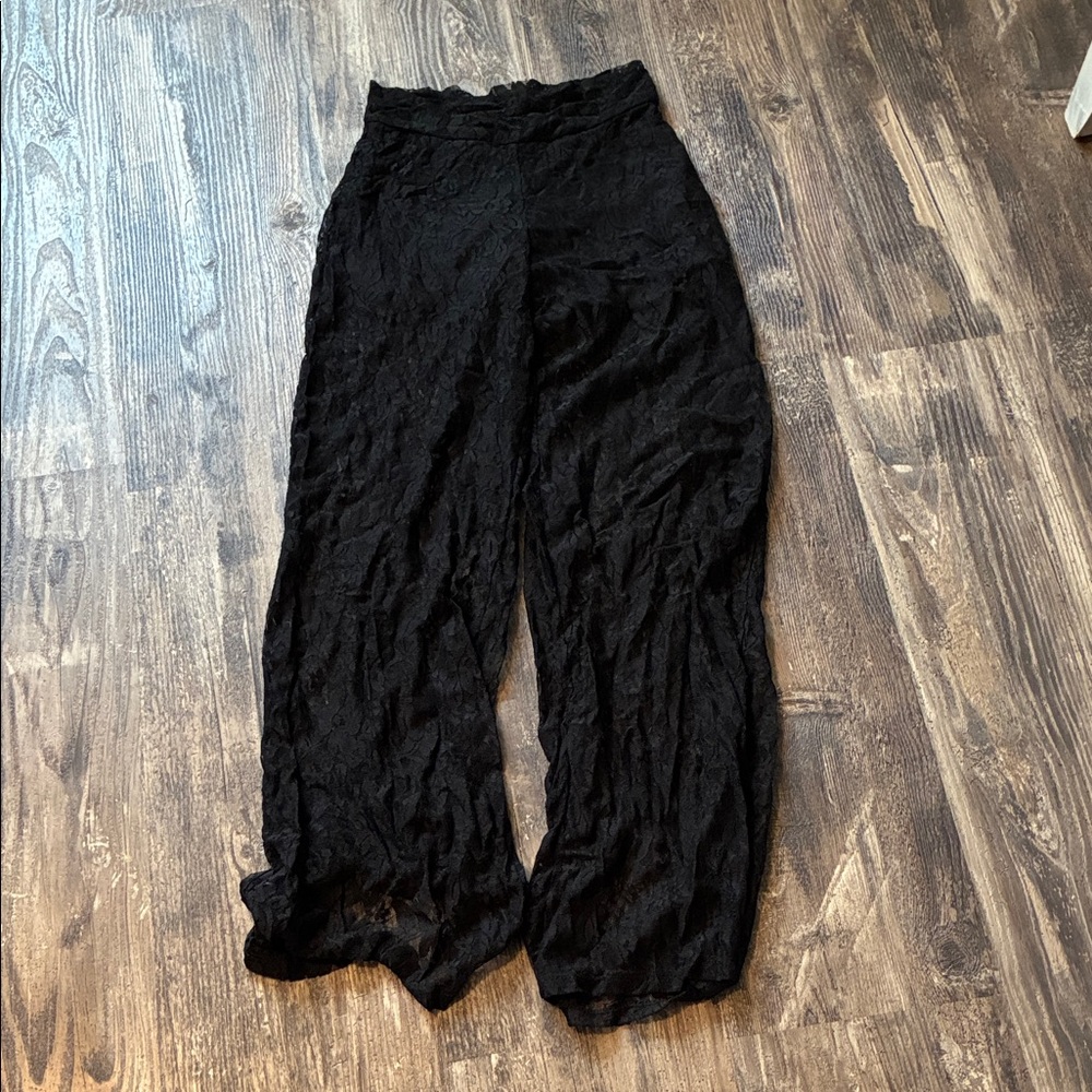 Hot Gal Elegant Black Lace Detail